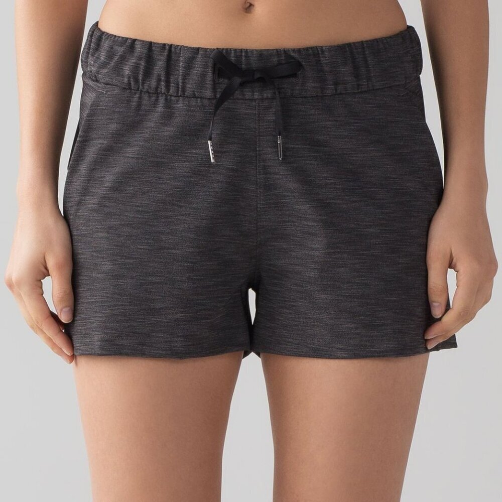 Lululemon On The Fly Short (3") Heathered Black Luxtreme- Size 6